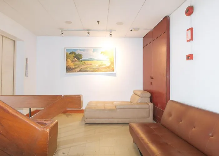Malate By Reddoorz Manilla