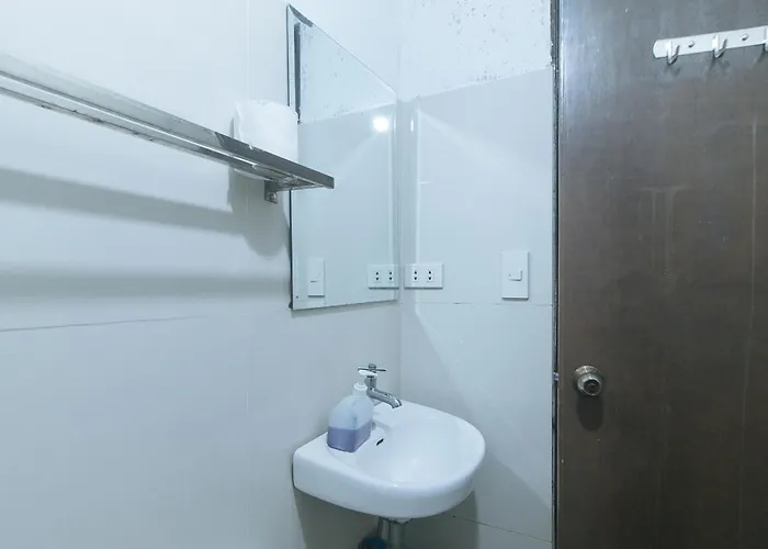 Malate By Reddoorz Manilla