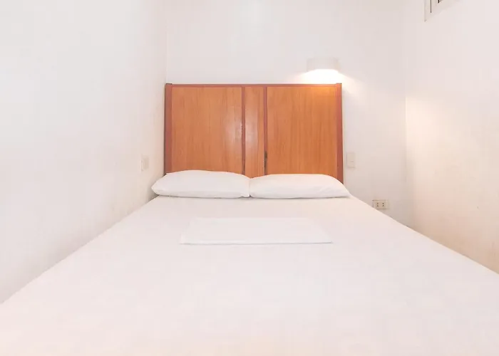 Malate By Reddoorz Hotel *