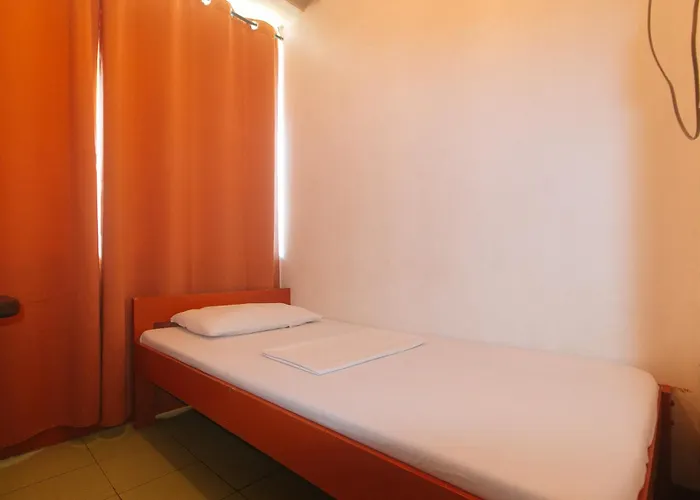 Malate By Reddoorz Manilla