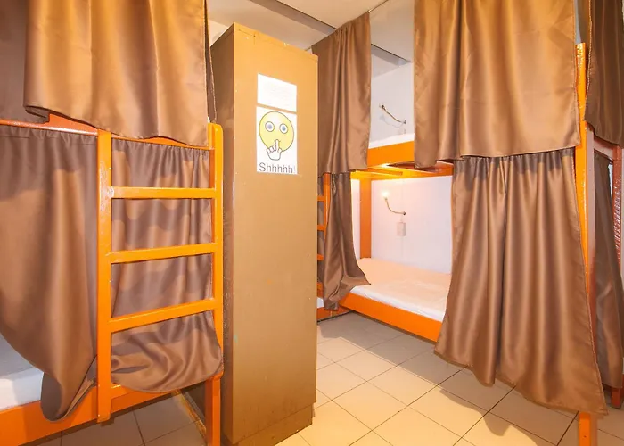 Malate By Reddoorz Manilla